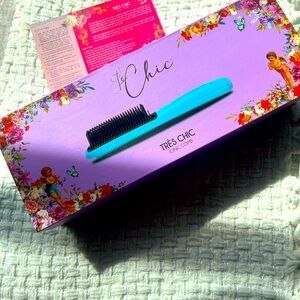 Brand New Le Chic Ionic Comb with Detangling Hairbrush, Total Value $515.